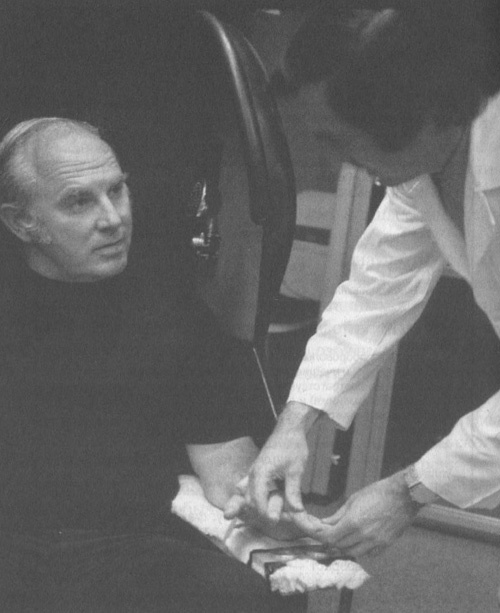 Иллюстрация к книге — Эффект Люцифера. Почему хорошие люди превращаются в злодеев [i_012.jpg]