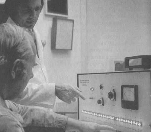 Иллюстрация к книге — Эффект Люцифера. Почему хорошие люди превращаются в злодеев [i_013.jpg]