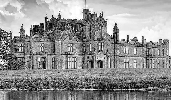 Иллюстрация к книге — Аббатство Даунтон. История гордости и предубеждений [binder1.pdfadobeacrobatpro_page_021_image_0001.jpg]