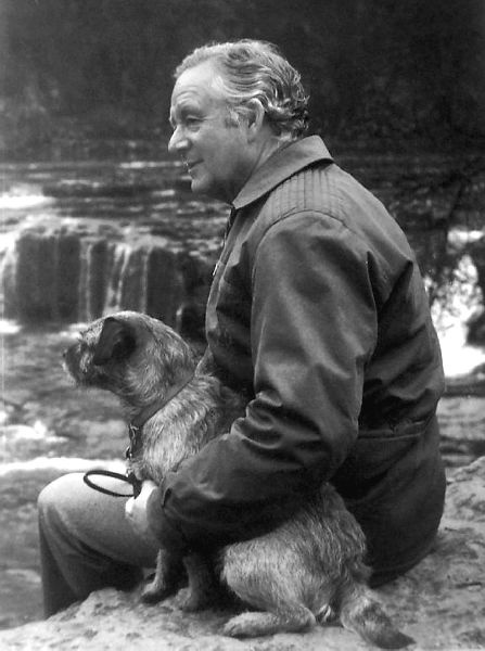 Иллюстрация к книге — Аббатство Даунтон. История гордости и предубеждений [binder1.pdfadobeacrobatpro_page_025_image_0001.jpg]