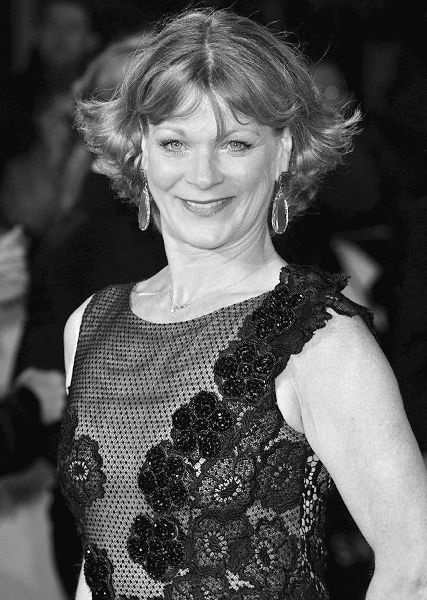 Иллюстрация к книге — Аббатство Даунтон. История гордости и предубеждений [binder1.pdfadobeacrobatpro_page_075_image_0001.jpg]