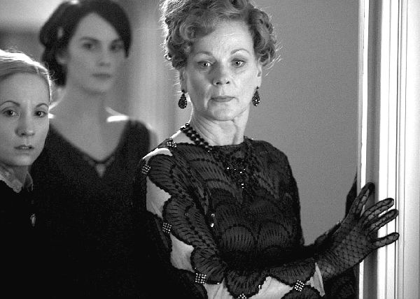 Иллюстрация к книге — Аббатство Даунтон. История гордости и предубеждений [binder1.pdfadobeacrobatpro_page_077_image_0001.jpg]