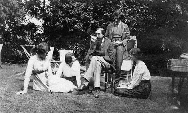 Иллюстрация к книге — Аббатство Даунтон. История гордости и предубеждений [binder1.pdfadobeacrobatpro_page_079_image_0001.jpg]