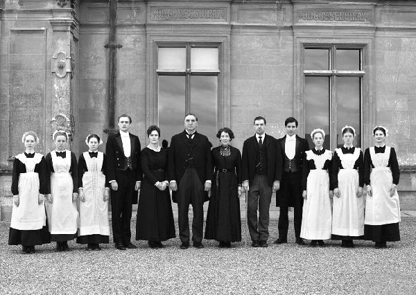 Иллюстрация к книге — Аббатство Даунтон. История гордости и предубеждений [binder1.pdfadobeacrobatpro_page_097_image_0001.jpg]