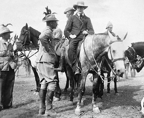 Иллюстрация к книге — Аббатство Даунтон. История гордости и предубеждений [binder1.pdfadobeacrobatpro_page_117_image_0001.jpg]