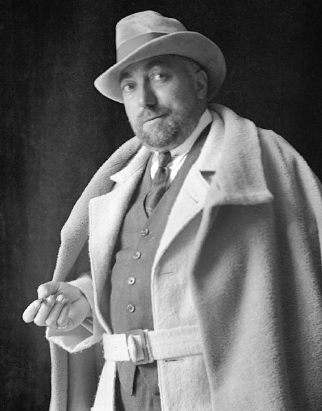 Иллюстрация к книге — Аббатство Даунтон. История гордости и предубеждений [binder1.pdfadobeacrobatpro_page_125_image_0001.jpg]