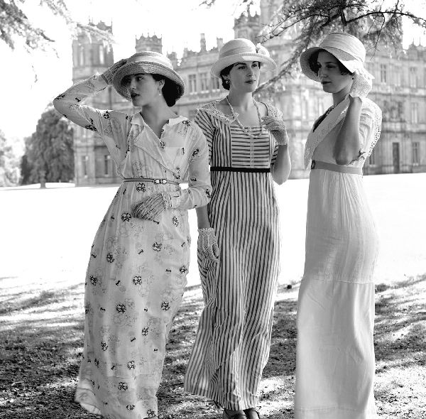 Иллюстрация к книге — Аббатство Даунтон. История гордости и предубеждений [binder1.pdfadobeacrobatpro_page_131_image_0001.jpg]