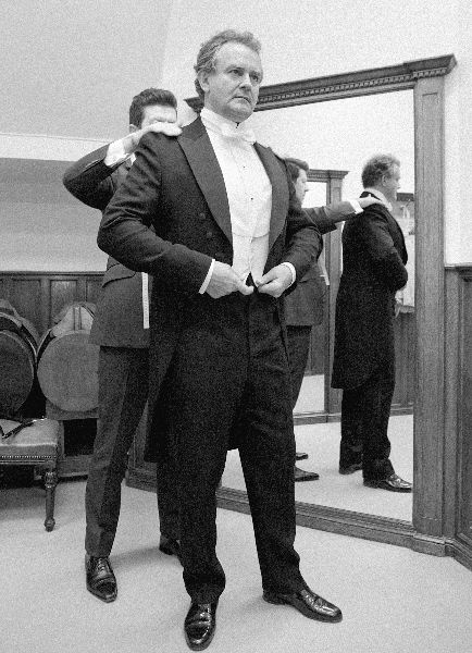 Иллюстрация к книге — Аббатство Даунтон. История гордости и предубеждений [binder1.pdfadobeacrobatpro_page_139_image_0001.jpg]