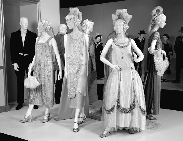 Иллюстрация к книге — Аббатство Даунтон. История гордости и предубеждений [binder1.pdfadobeacrobatpro_page_141_image_0001.jpg]