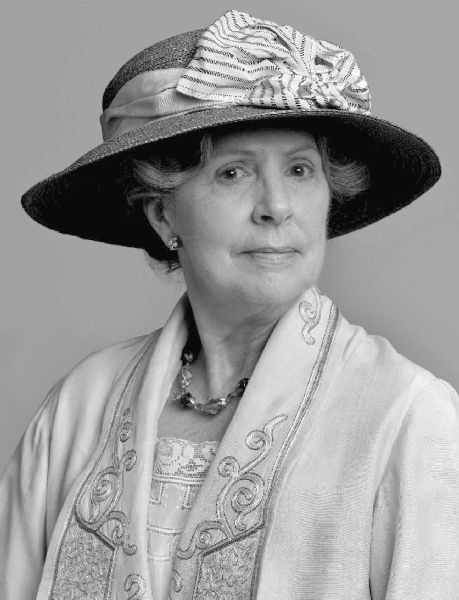 Иллюстрация к книге — Аббатство Даунтон. История гордости и предубеждений [binder1.pdfadobeacrobatpro_page_203_image_0001.jpg]