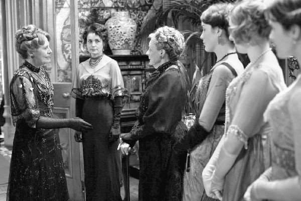 Иллюстрация к книге — Аббатство Даунтон. История гордости и предубеждений [binder1.pdfadobeacrobatpro_page_205_image_0001.jpg]