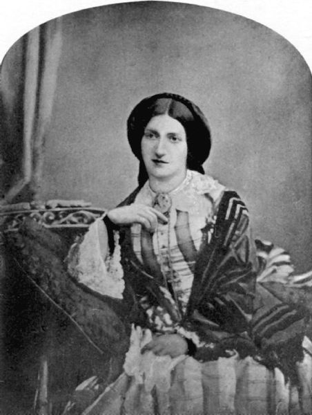 Иллюстрация к книге — Аббатство Даунтон. История гордости и предубеждений [binder1.pdfadobeacrobatpro_page_225_image_0001.jpg]