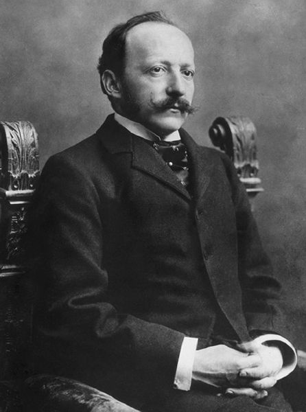 Иллюстрация к книге — Аббатство Даунтон. История гордости и предубеждений [binder1.pdfadobeacrobatpro_page_251_image_0001.jpg]