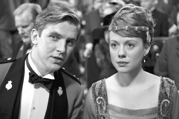 Иллюстрация к книге — Аббатство Даунтон. История гордости и предубеждений [binder1.pdfadobeacrobatpro_page_269_image_0001.jpg]