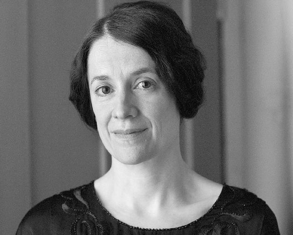 Иллюстрация к книге — Аббатство Даунтон. История гордости и предубеждений [binder1.pdfadobeacrobatpro_page_279_image_0001.jpg]