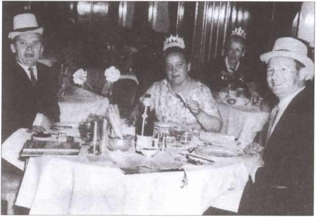 Иллюстрация к книге — Предатели. Войско без знамен [i_003.jpg]