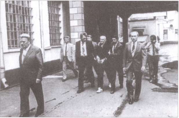 Иллюстрация к книге — Предатели. Войско без знамен [i_004.jpg]