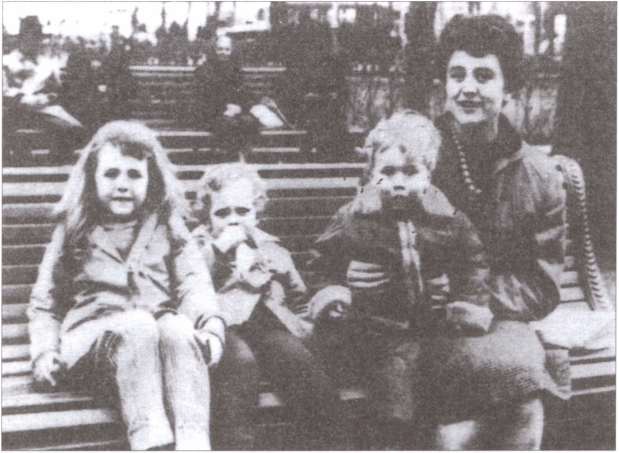 Иллюстрация к книге — Предатели. Войско без знамен [i_025.jpg]