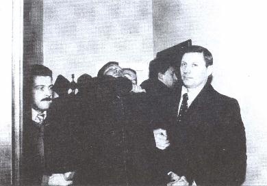 Иллюстрация к книге — Ставка - измена Родине [img430F.jpg]