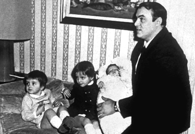 Иллюстрация к книге — Я, Лучано Паваротти, или Восхождение к славе [i_019.jpg]