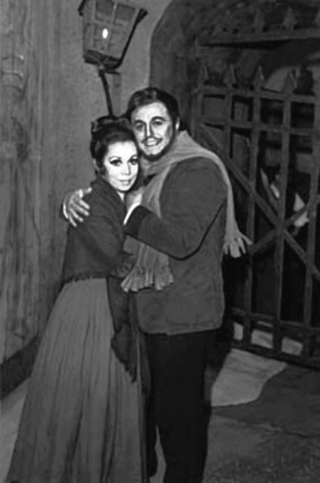 Иллюстрация к книге — Я, Лучано Паваротти, или Восхождение к славе [i_038.jpg]