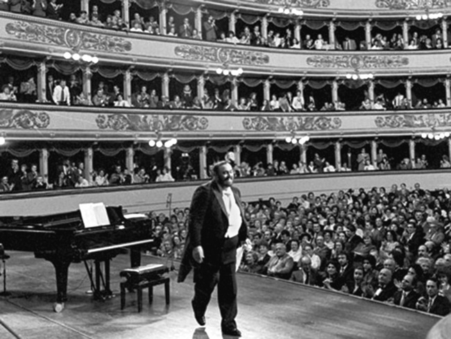 Иллюстрация к книге — Я, Лучано Паваротти, или Восхождение к славе [i_059.jpg]