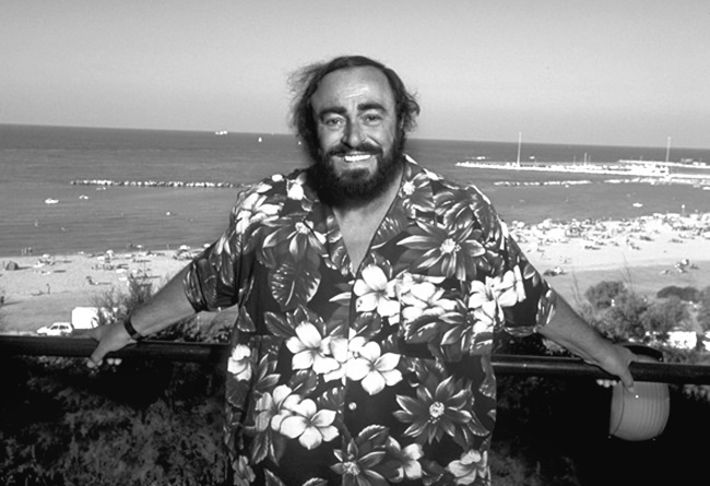 Иллюстрация к книге — Я, Лучано Паваротти, или Восхождение к славе [i_082.jpg]