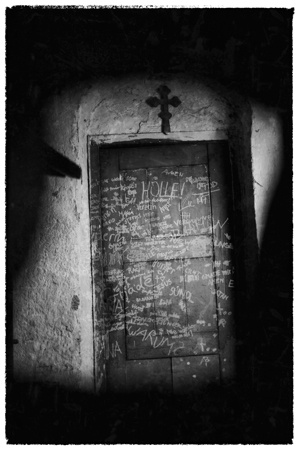 Иллюстрация к книге — Дом темных загадок [i_005.jpg]