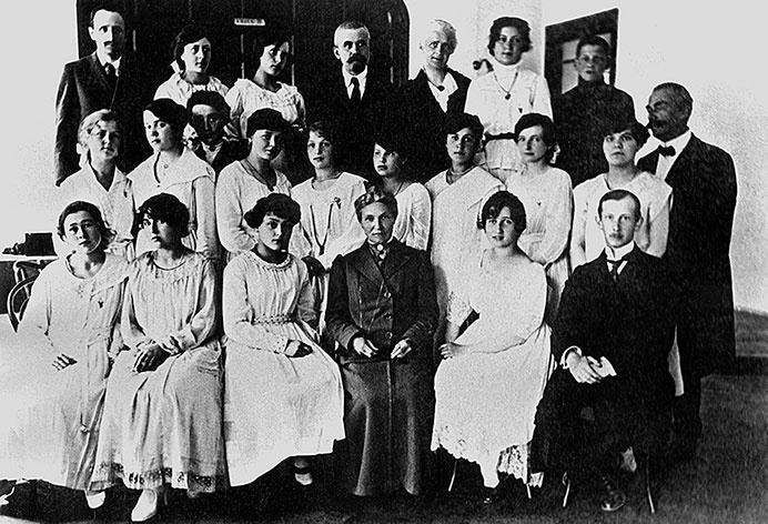 Иллюстрация к книге — Даниил Хармс. Жизнь человека на ветру [i_038.jpg]