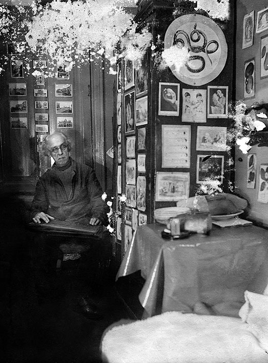 Иллюстрация к книге — Даниил Хармс. Жизнь человека на ветру [i_104.jpg]