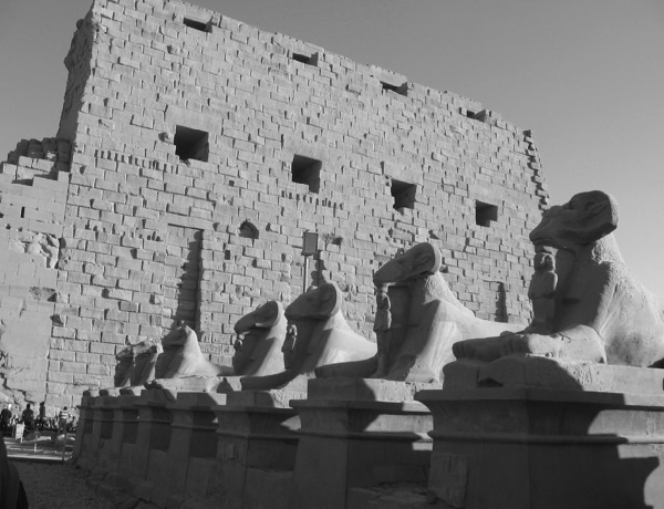 Иллюстрация к книге — Тайны русских волхвов. Чудеса и загадки языческой Руси [i_009.jpg]