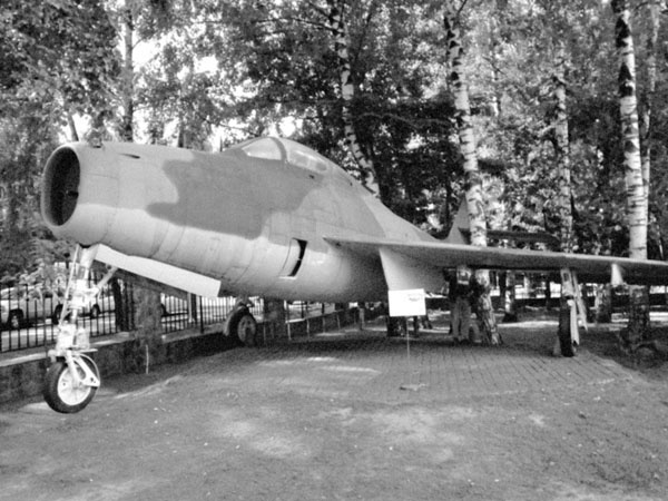 Иллюстрация к книге — Русские крылья Америки. "Громовержцы" Северского и Картвели [_3222.jpg]