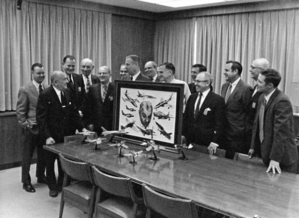 Иллюстрация к книге — Русские крылья Америки. "Громовержцы" Северского и Картвели [_367.jpg]