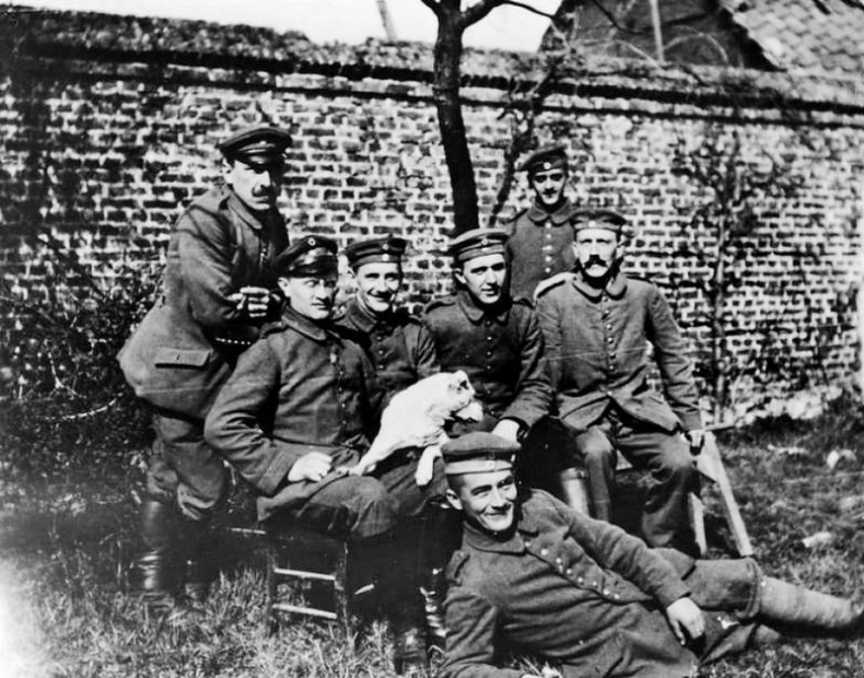 Иллюстрация к книге — Гитлер [i_005.jpg]