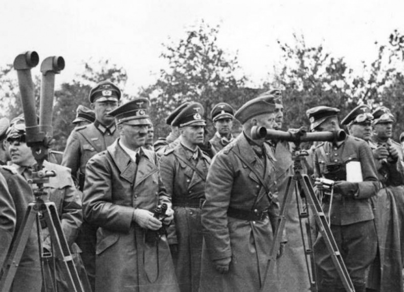 Иллюстрация к книге — Гитлер [i_023.jpg]