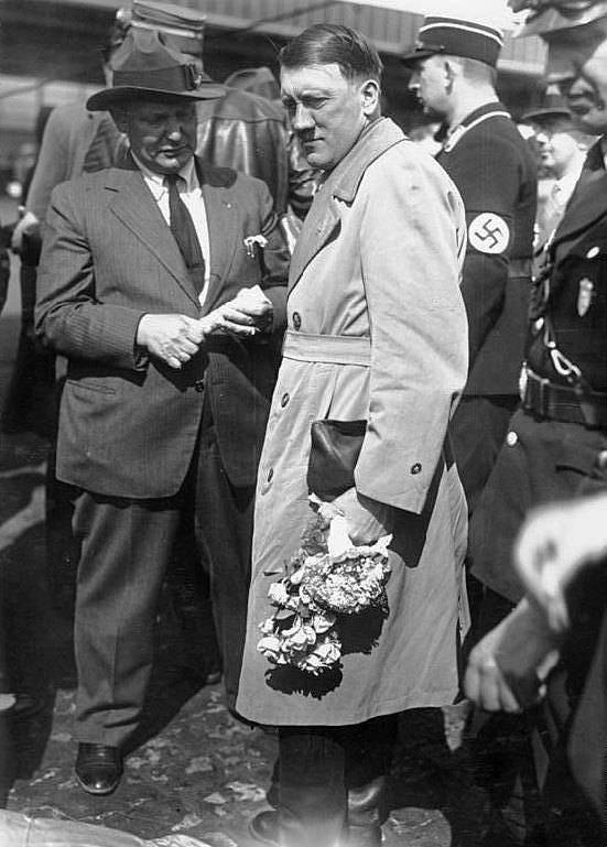 Иллюстрация к книге — Гитлер [i_031.jpg]