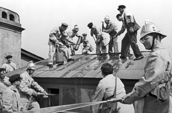 Иллюстрация к книге — Блокада Ленинграда [_16.jpg]