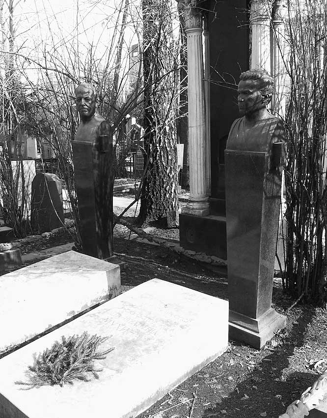 Иллюстрация к книге — Легенды московских кладбищ [i_022.jpg]