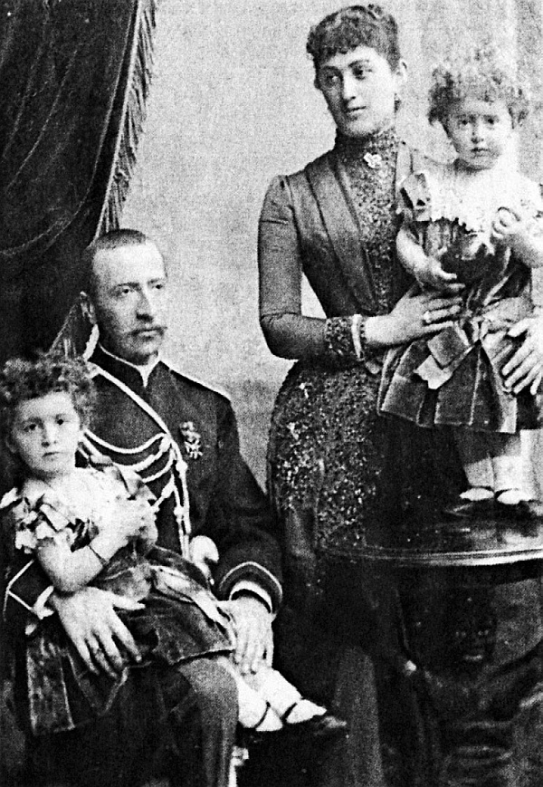 Иллюстрация к книге — Романовы. Запретная любовь в мемуарах фрейлин [i_003.jpg]