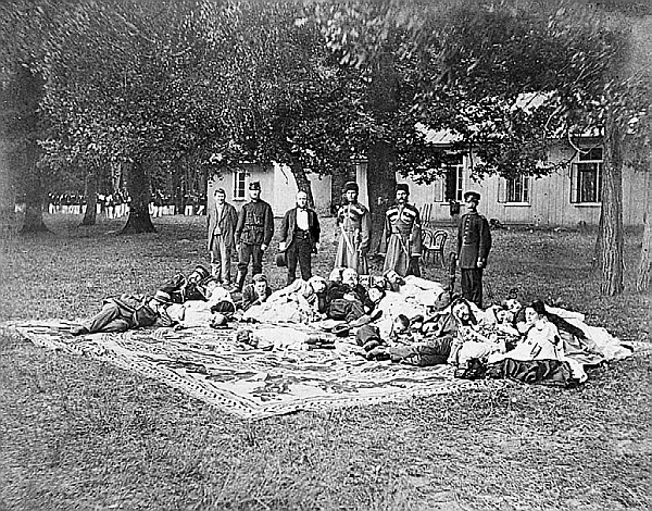 Иллюстрация к книге — Романовы. Запретная любовь в мемуарах фрейлин [i_004.jpg]