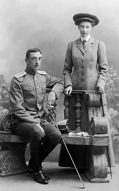 Иллюстрация к книге — Романовы. Запретная любовь в мемуарах фрейлин [i_024.jpg]