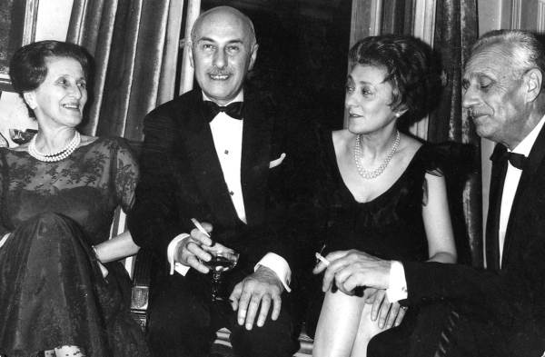 Иллюстрация к книге — Мемуары фрейлины императрицы. Царская семья, Сталин, Берия, Черчилль и другие в семейных дневниках трех поколений [i_016.jpg]