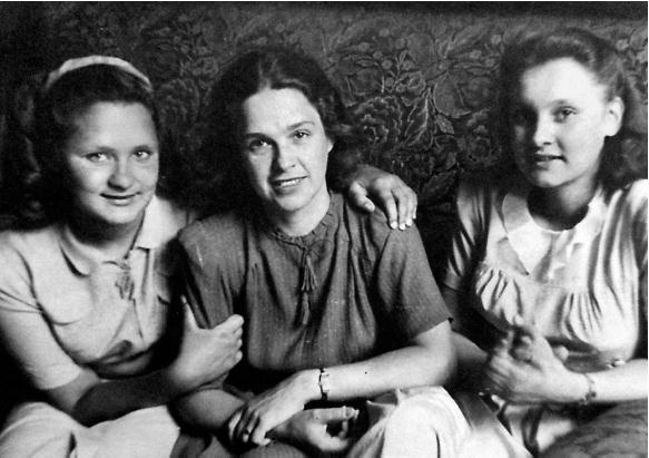 Иллюстрация к книге — Мемуары матери Сталина. 13 женщин Джугашвили [imgB5AB.jpg]