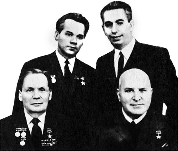 Иллюстрация к книге — Автомат Калашникова. Символ России [kalash_15.jpg]