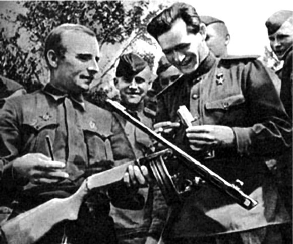 Иллюстрация к книге — Автомат Калашникова. Символ России [kalash_29.jpg]