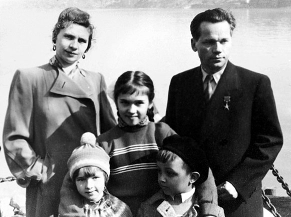 Иллюстрация к книге — Автомат Калашникова. Символ России [kalash_37.jpg]