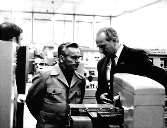 Иллюстрация к книге — Автомат Калашникова. Символ России [kalash_40.jpg]