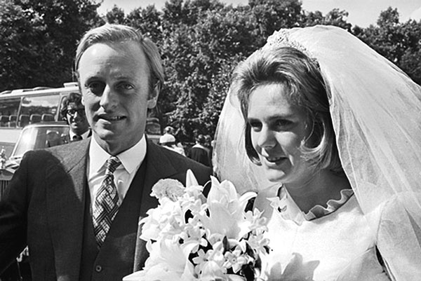 Иллюстрация к книге — Диана и Чарльз. Одинокая принцесса любит принца... [block_001208_page_061_image_0001.jpg]