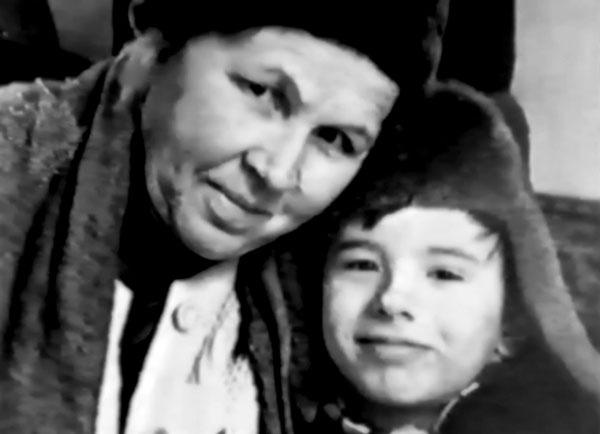 Иллюстрация к книге — Дмитрий Хворостовский. Две женщины и музыка [benua_vorostovskijj_page_018_image_0001.jpg]