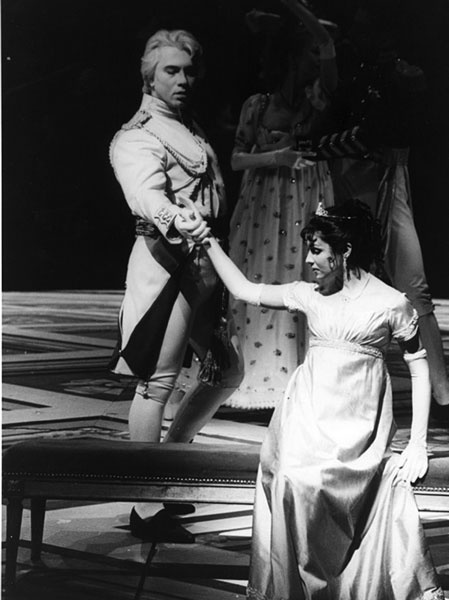 Иллюстрация к книге — Дмитрий Хворостовский. Две женщины и музыка [benua_vorostovskijj_page_084_image_0001.jpg]